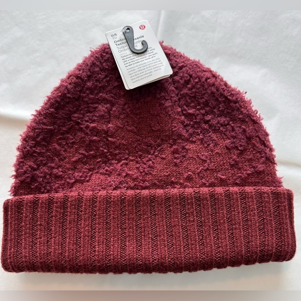 Lululemon NWT Ombré Knit Textured Beanie Maroon One Size